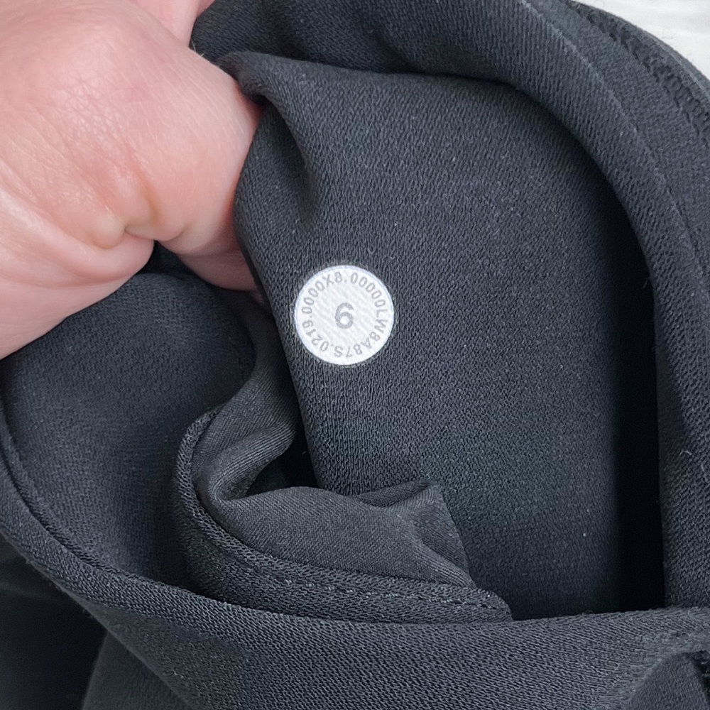 Lululemon On The Fly Skirt *Woven in Black Size 6 - Picture 8 of 8